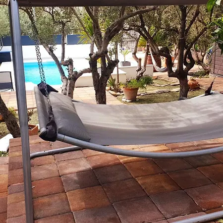 Komplex Oliva Mit Pool Und Grossem Garten Holiday home