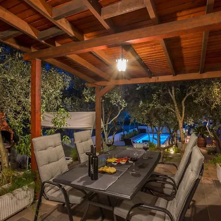Komplex Oliva Mit Pool Und Grossem Garten Holiday home *