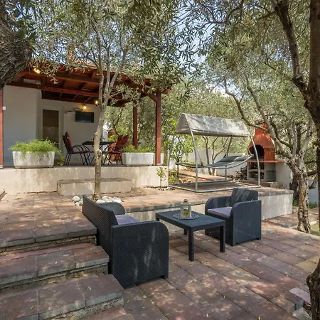 Komplex Oliva Mit Pool Und Grossem Garten Holiday home