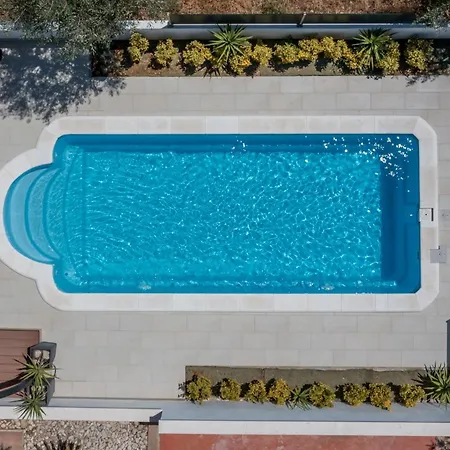 Komplex Oliva Mit Pool Und Grossem Garten Holiday home
