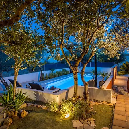 Komplex Oliva Mit Pool Und Grossem Garten * Stari Grad (Hvar)