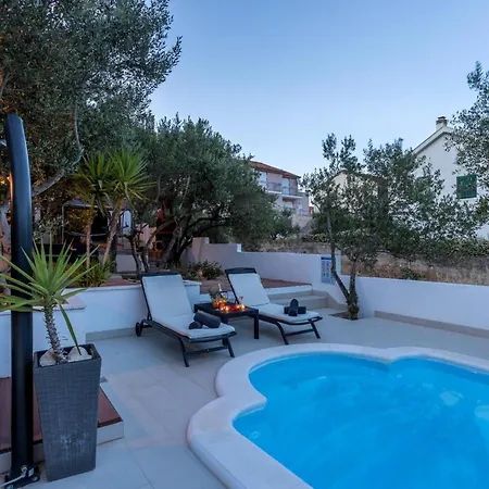 Komplex Oliva Mit Pool Und Grossem Garten Holiday home *