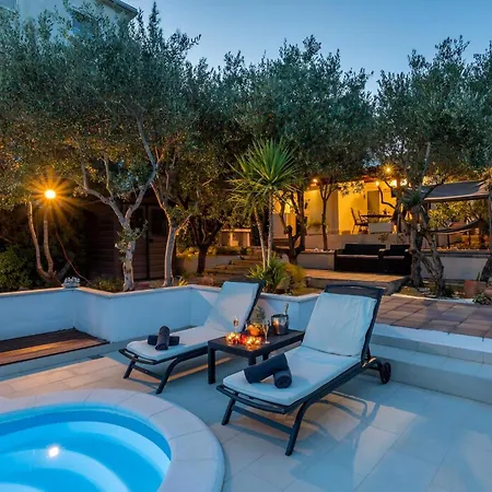 Holiday home Komplex Oliva Mit Pool Und Grossem Garten *