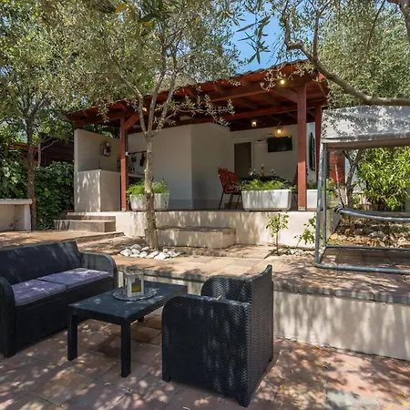 Komplex Oliva Mit Pool Und Grossem Garten Holiday home