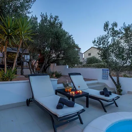 Komplex Oliva Mit Pool Und Grossem Garten Holiday home
